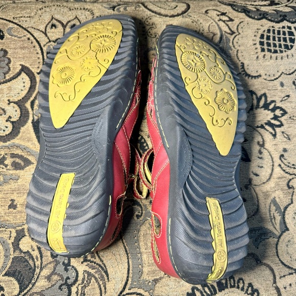 Jambu size 11M, Red - Picture 10 of 17